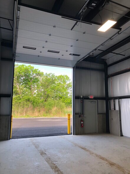 More Photos Of 2 Birch Rd, Middleton Warehouse For Lease