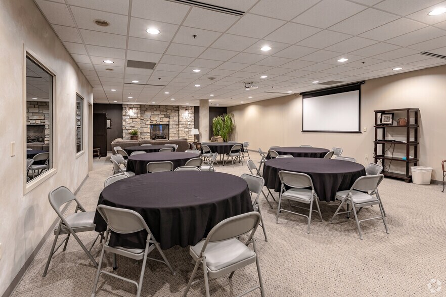 More Photos Of 1920 Turning Leaf Ln SW, Alexandria Warehouse For Lease