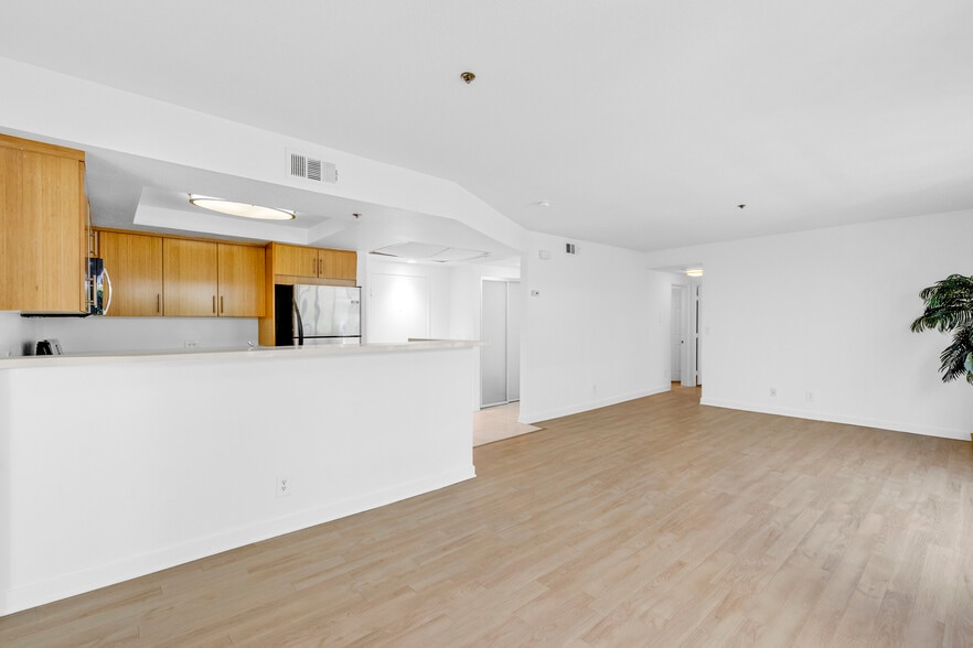 More Photos Of 939 Palm Ave, West Hollywood Apartments For Sale