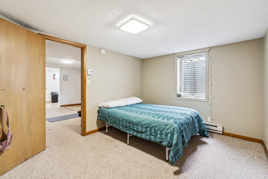 More Photos Of 920 High St, Grinnell Apartments For Sale