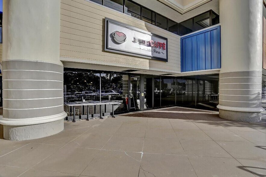 More Photos Of 4400 N Federal Hwy, Boca Raton General Retail For Lease