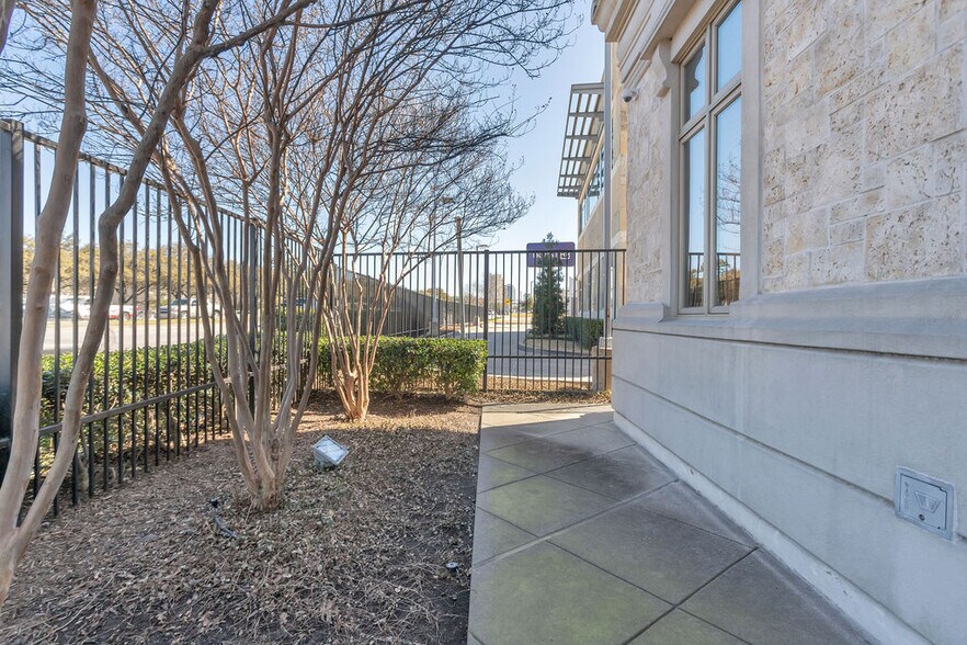 More Photos Of 5800 W Northwest Hwy, Dallas Office For Sale