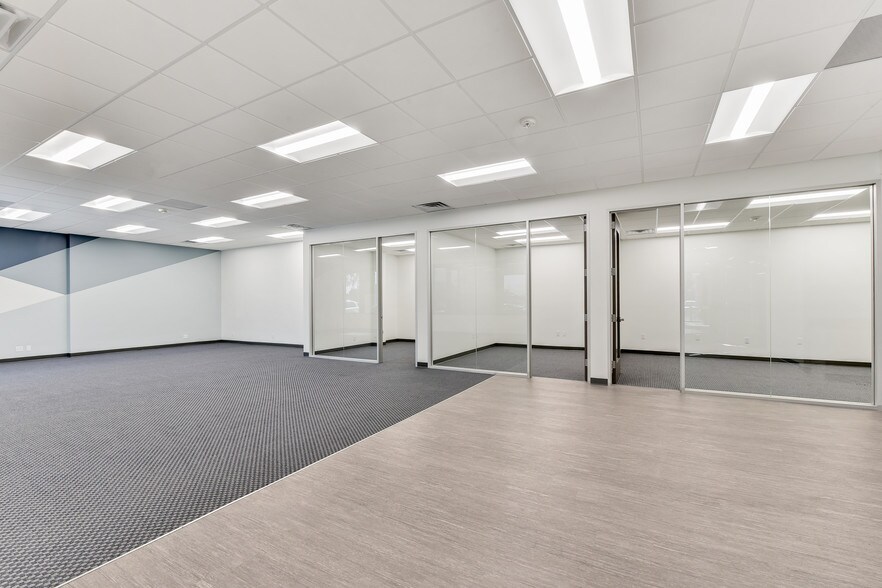 More Photos Of 5575 Ruffin Rd, San Diego Unknown For Lease