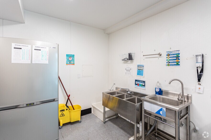 More Photos Of 495 W University Pky, Orem General Retail For Sale