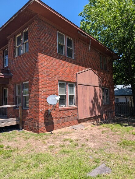 More Photos Of 101 N 7th St, Ponca City Multifamily For Sale