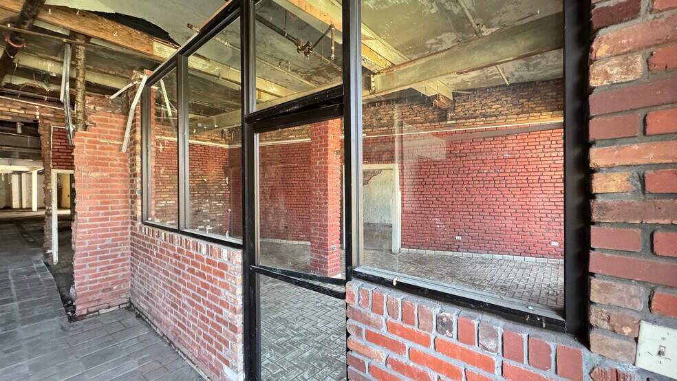 More Photos Of 13 N Broad St, Winder Office For Sale