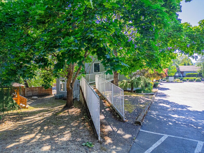 More Photos Of 873 NE 7th St, Grants Pass Medical For Lease