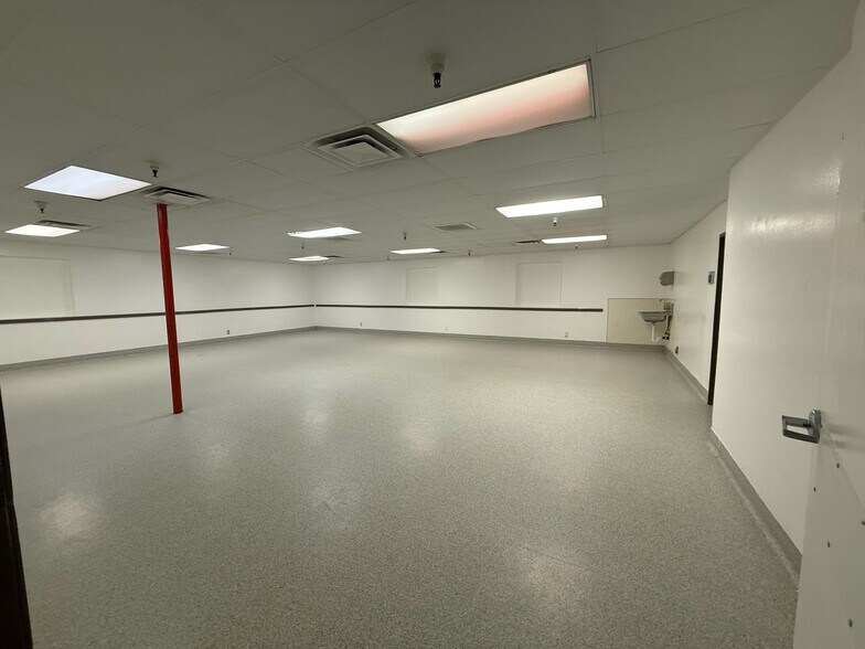 More Photos Of 7901 Vickers St, San Diego Medical For Sale