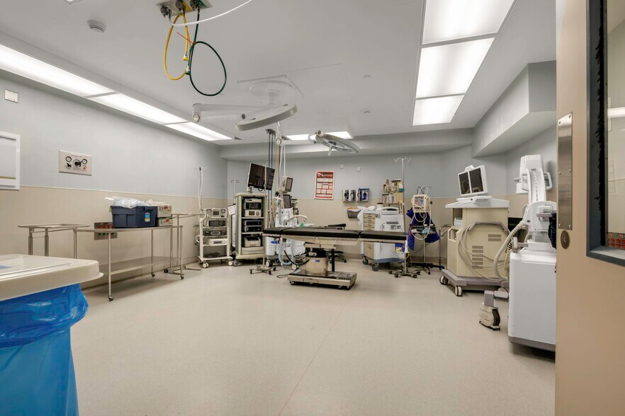 More Photos Of 1767 & 1781 Metromedical Dr, Fayetteville Medical For Sale