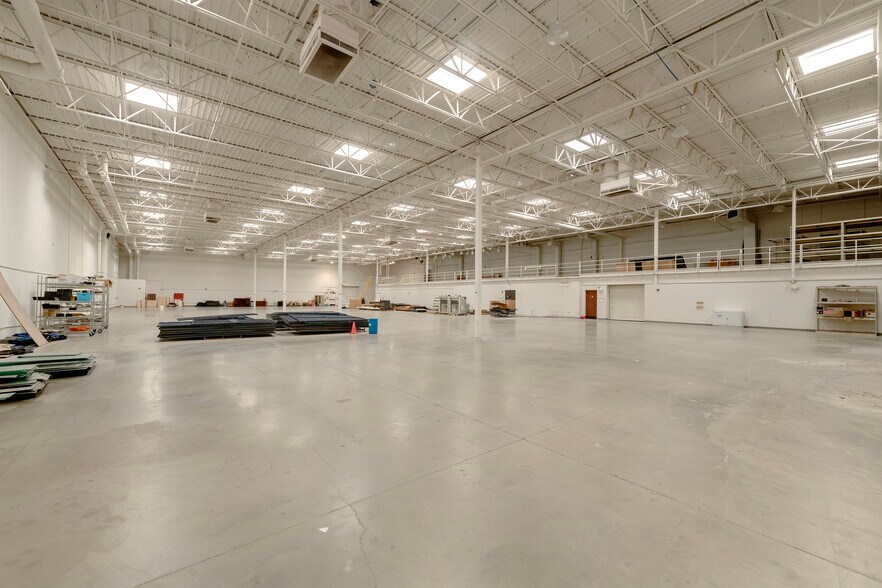 More Photos Of 1551 Corporate Dr, Irving Warehouse For Lease