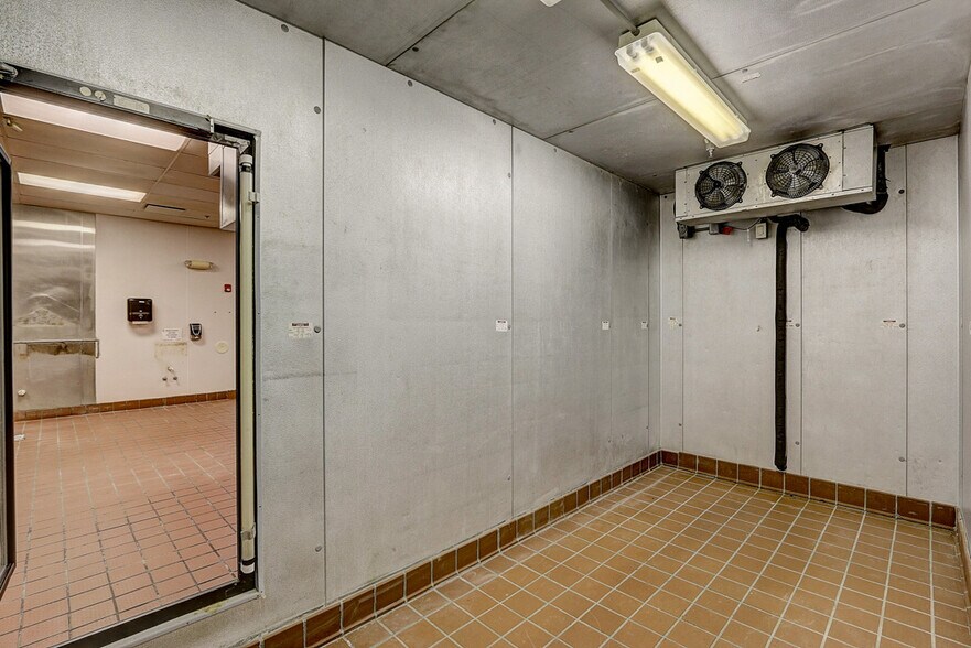 More Photos Of 2259 Deming Way, Middleton Restaurant For Sale