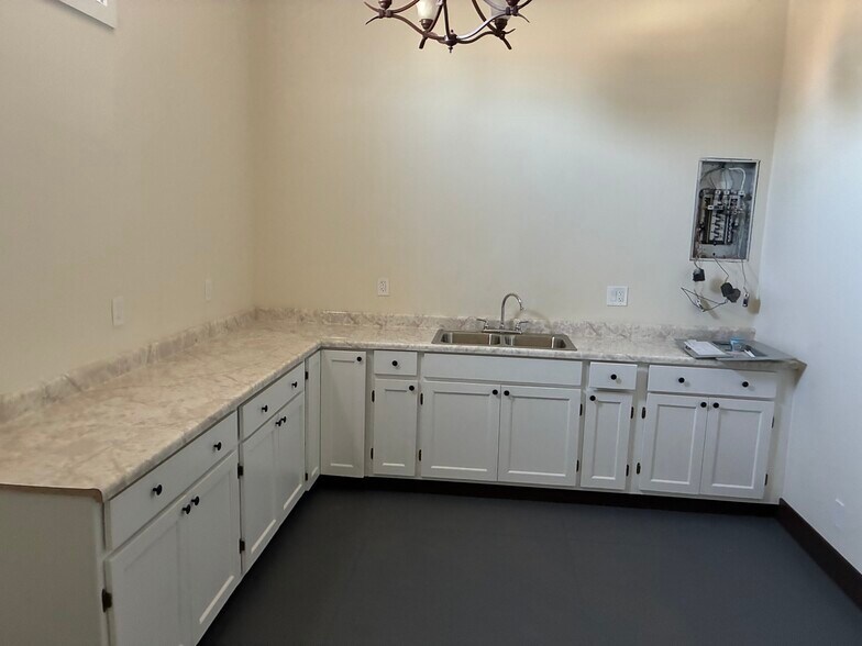 More Photos Of 5252 S Hoover St, Los Angeles Office Residential For Lease