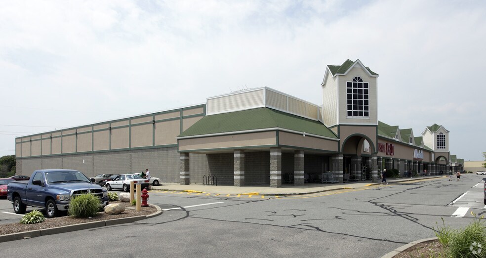 More Photos Of 1-42 Fairhaven Commons Way, Fairhaven Unknown For Lease