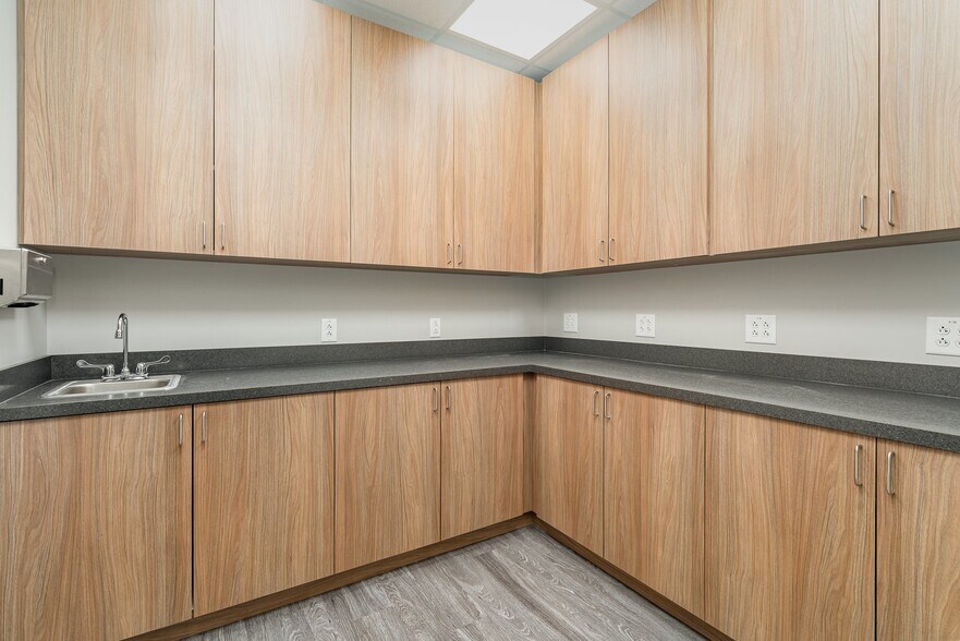 More Photos Of 1001 Merylinger Ct, Franklin Medical For Lease