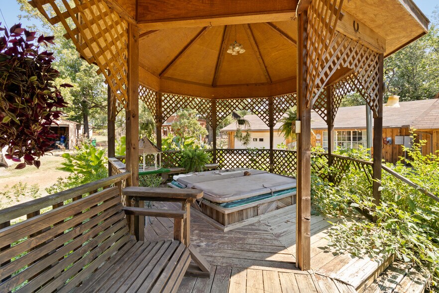 More Photos Of 750 N US Highway 287, Palestine Multifamily For Sale