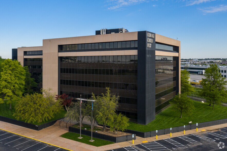 More Photos Of 4606 S Garnett Rd, Tulsa Unknown For Lease