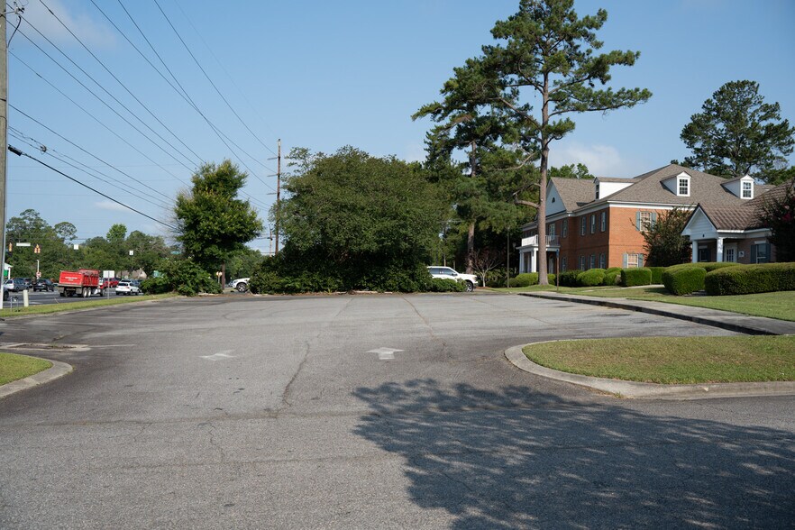 More Photos Of 3470 N Valdosta Rd, Valdosta Office For Lease