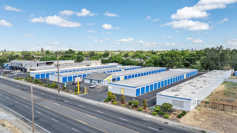 Primary Photo Of 2961 Fruitridge Rd, Sacramento Self Storage For Sale