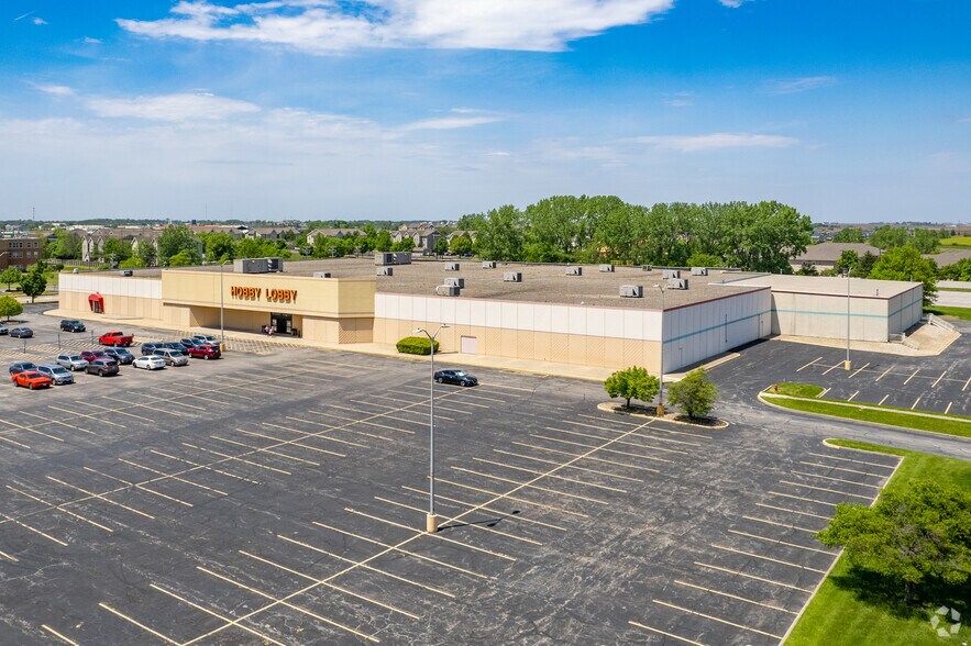 More Photos Of 2102 N Neil St, Champaign Unknown For Lease