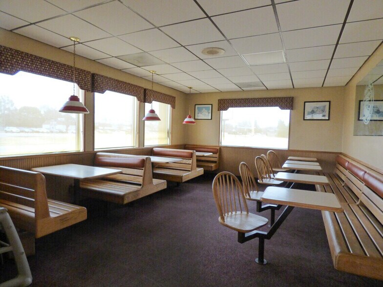 More Photos Of 1401 State St N, Waseca Freestanding For Lease