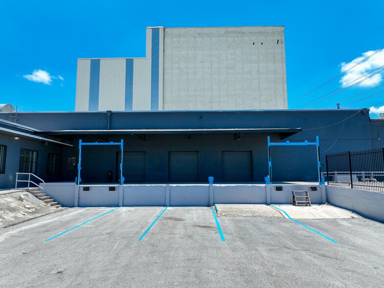 More Photos Of 702 San Fernando St, San Antonio Manufacturing For Sale