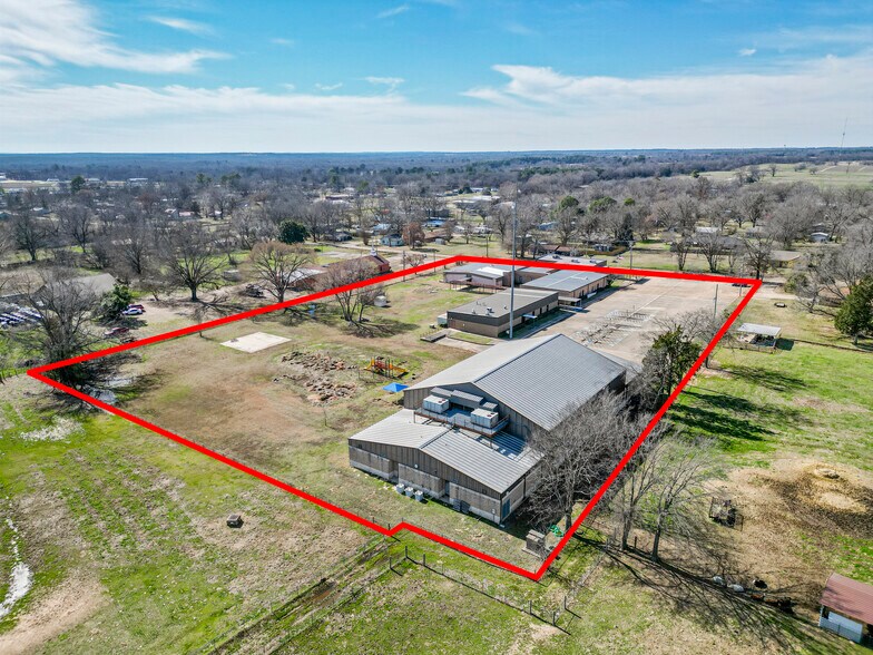 More Photos Of 214 N School St, Winfield Light Distribution For Sale