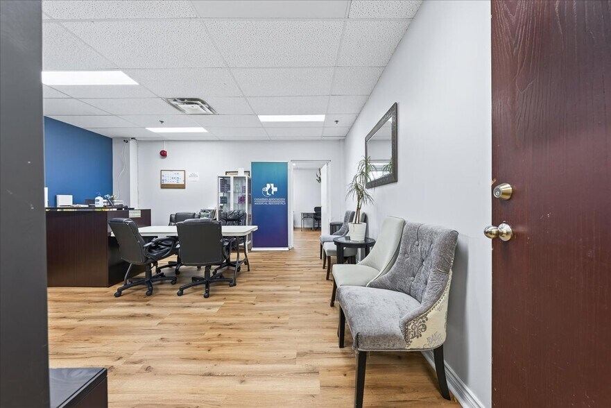 More Photos Of 1550 S Gateway Rd, Mississauga Office For Sale