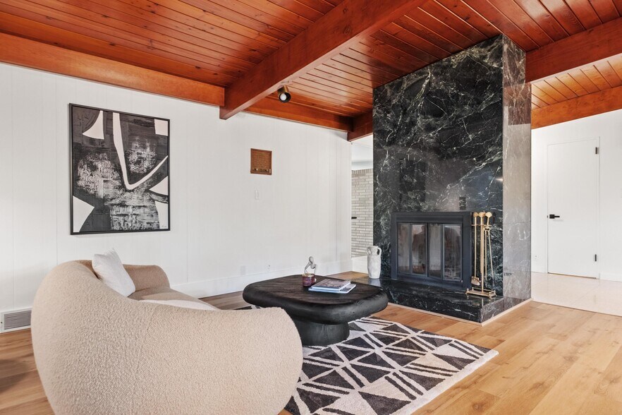 More Photos Of 176 Kingsview Dr, Weirton Showroom For Sale