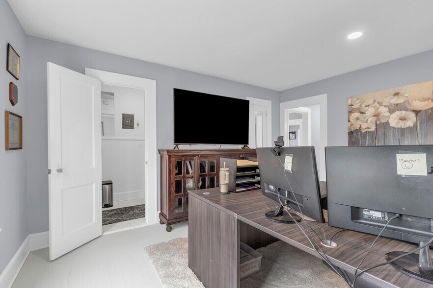 More Photos Of 1300 Laurens Rd, Greenville Office For Sale