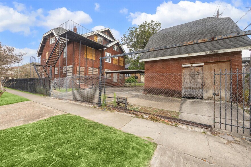 More Photos Of 614 Avondale St, Houston Land For Sale