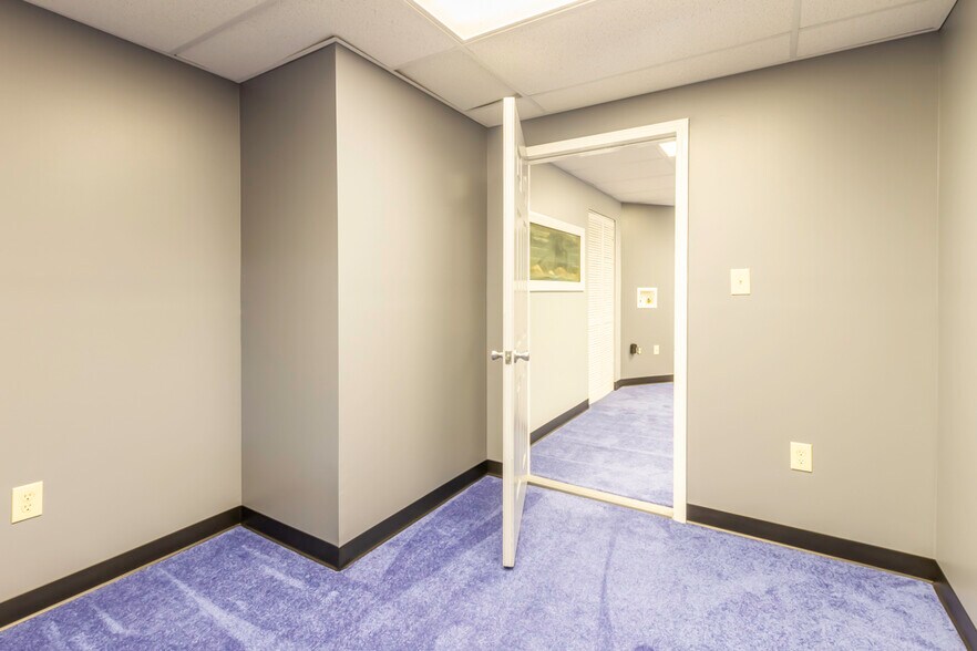 More Photos Of 2840 Mitthoeffer Pl, Indianapolis Warehouse For Sale