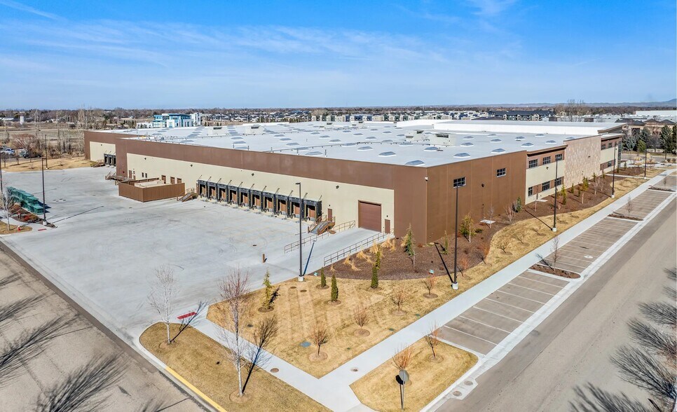 More Photos Of 2499 E Pine Ave, Meridian Warehouse For Lease