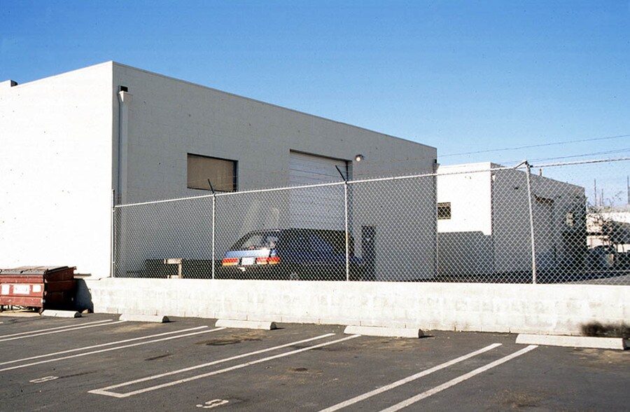 More Photos Of 9560 Owensmouth Ave, Chatsworth Warehouse For Lease