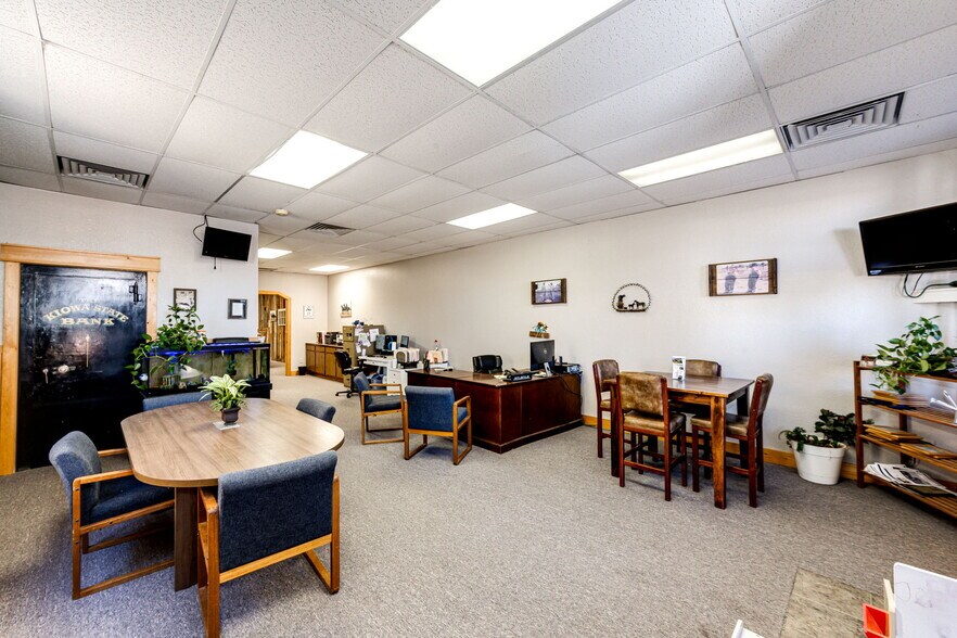 More Photos Of 228 Comanche St, Kiowa Office For Sale