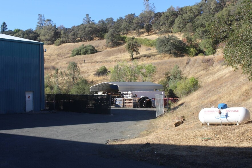 More Photos Of 9196 Ridge Rd, Newcastle Industrial For Lease