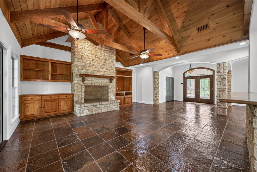 More Photos Of 2234 Highway 90 w, Castroville Flex For Sale