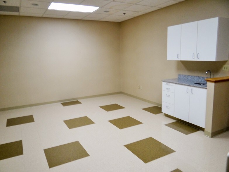More Photos Of 41 Sanderson Rd, Smithfield Medical For Sale