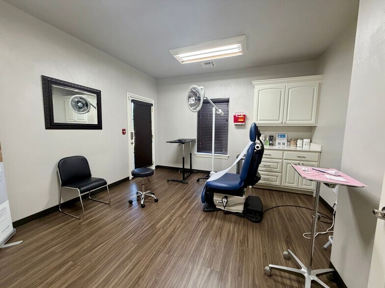 More Photos Of 1218 E 9th St, Edmond Medical For Lease