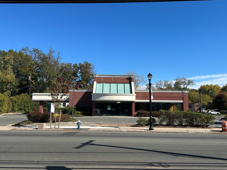 More Photos Of 72 South St, New Providence Bank For Lease