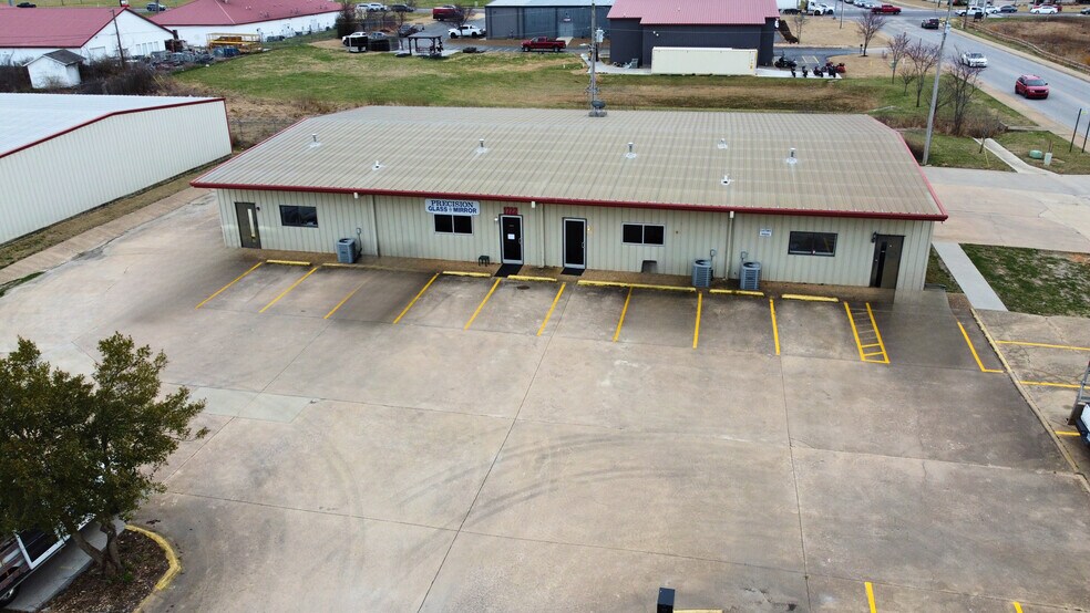 More Photos Of 1724 Acorn Dr, Rogers Warehouse For Lease