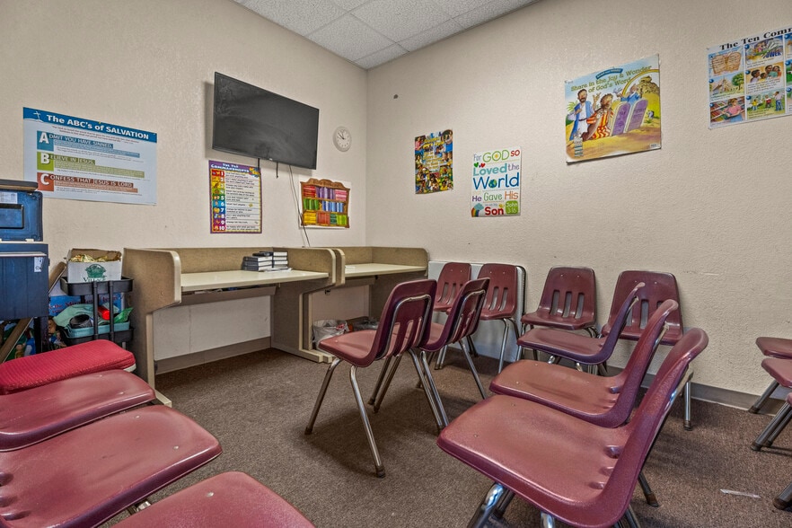 More Photos Of 3239 Old Winter Garden Rd, Orlando Flex For Sale