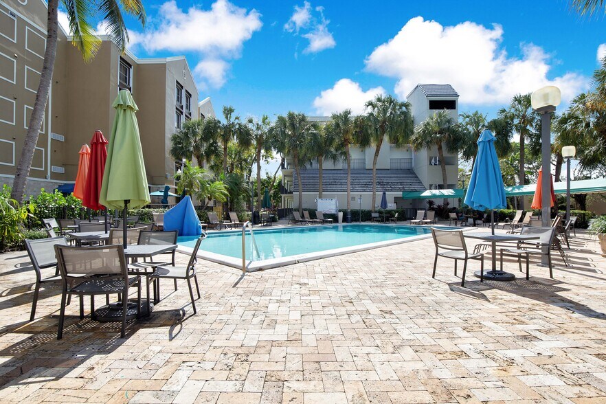 More Photos Of 2520 Stirling Rd, Hollywood Hotel For Sale