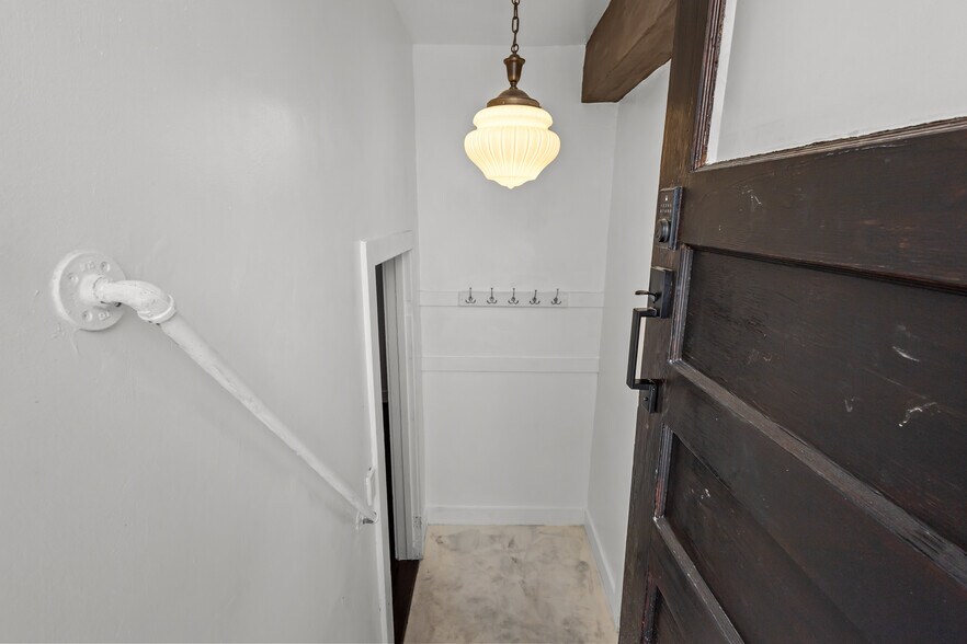 More Photos Of 116 Calverley St, Providence Storefront For Sale