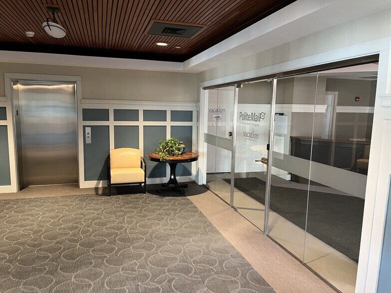 More Photos Of 300 Constitution Ave, Portsmouth Research And Development For Lease