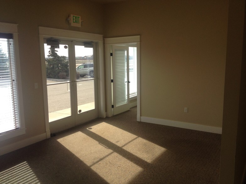 More Photos Of 9652-9660 W State St, Star Storefront For Lease