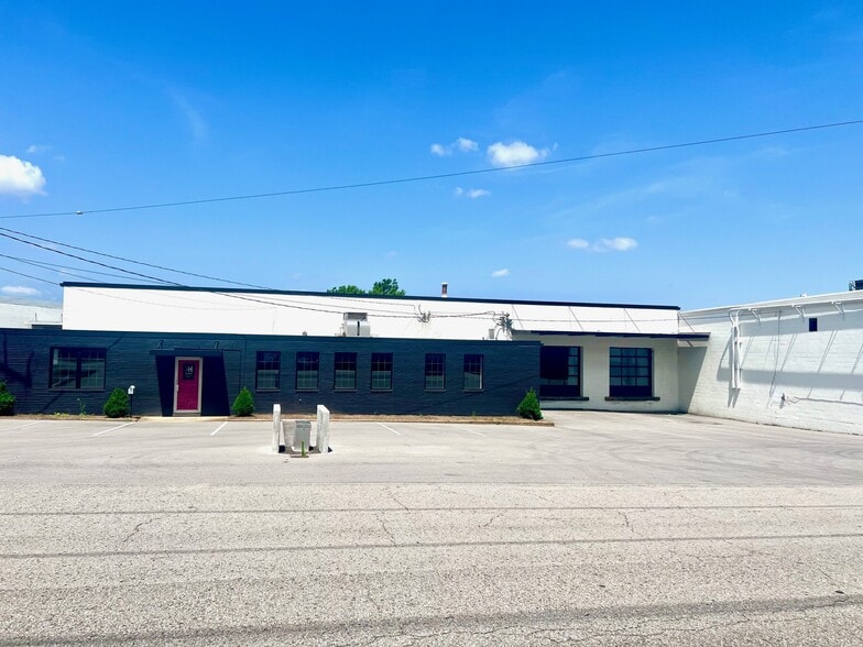 More Photos Of 2949 Armory Dr, Nashville Distribution For Lease
