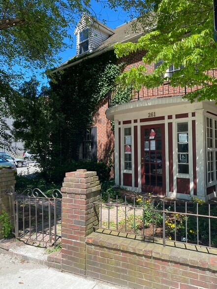 More Photos Of 261 Common St, Lawrence Office For Sale