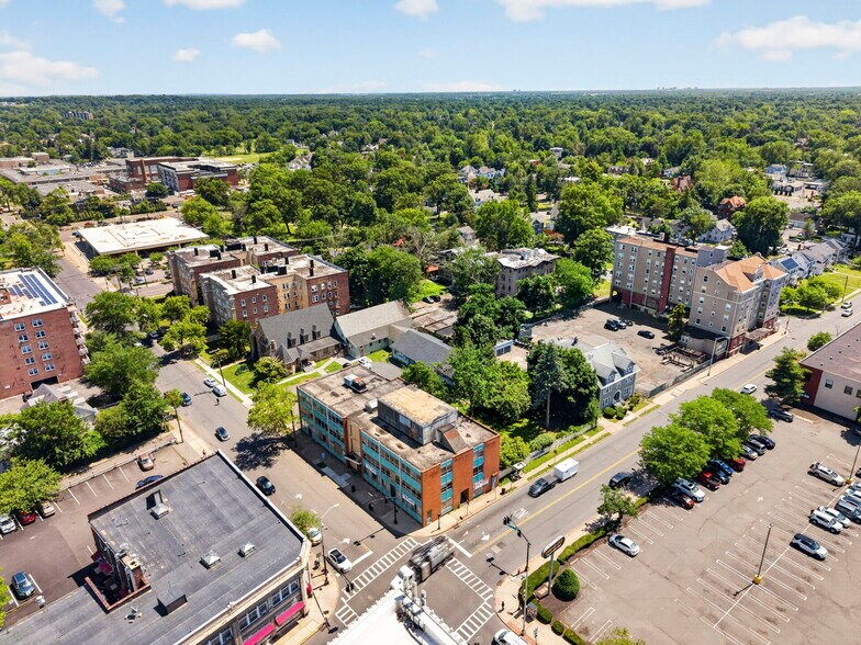 More Photos Of 700 Park Ave, Plainfield Office For Sale