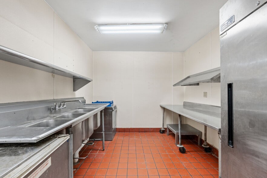 More Photos Of 5554 34th Ave S, Minneapolis Restaurant For Sale