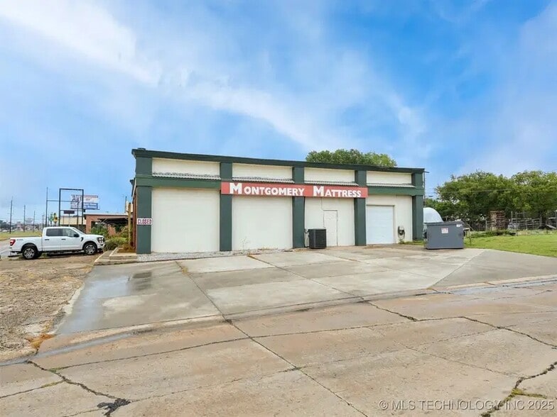 More Photos Of 600 N Commerce St, Ardmore General Retail For Lease